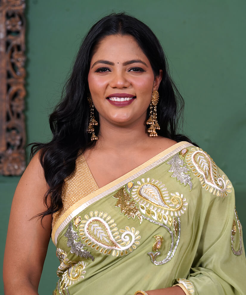 Timeless Olive Green Aari Zardozi Hand-Embroidered Crepe Saree - Image 2