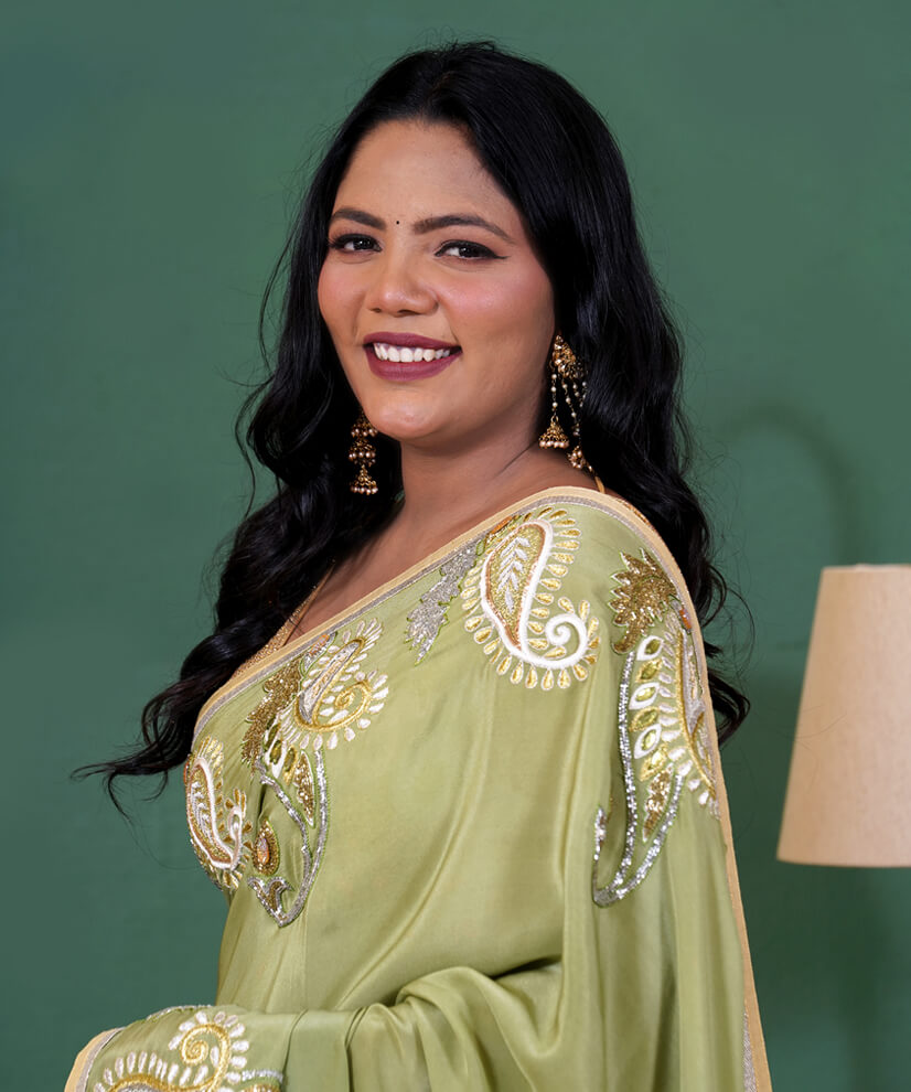 Timeless Olive Green Aari Zardozi Hand-Embroidered Crepe Saree - Image 4