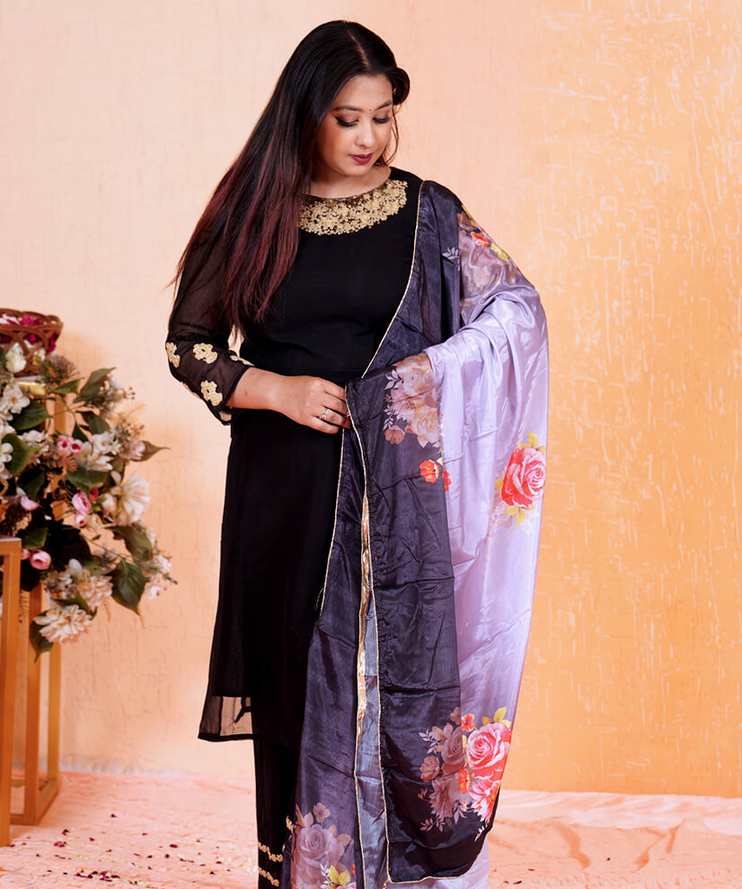 Black Embroidered Kurta Set with Lavender Shaded Floral Dupatta - Image 3