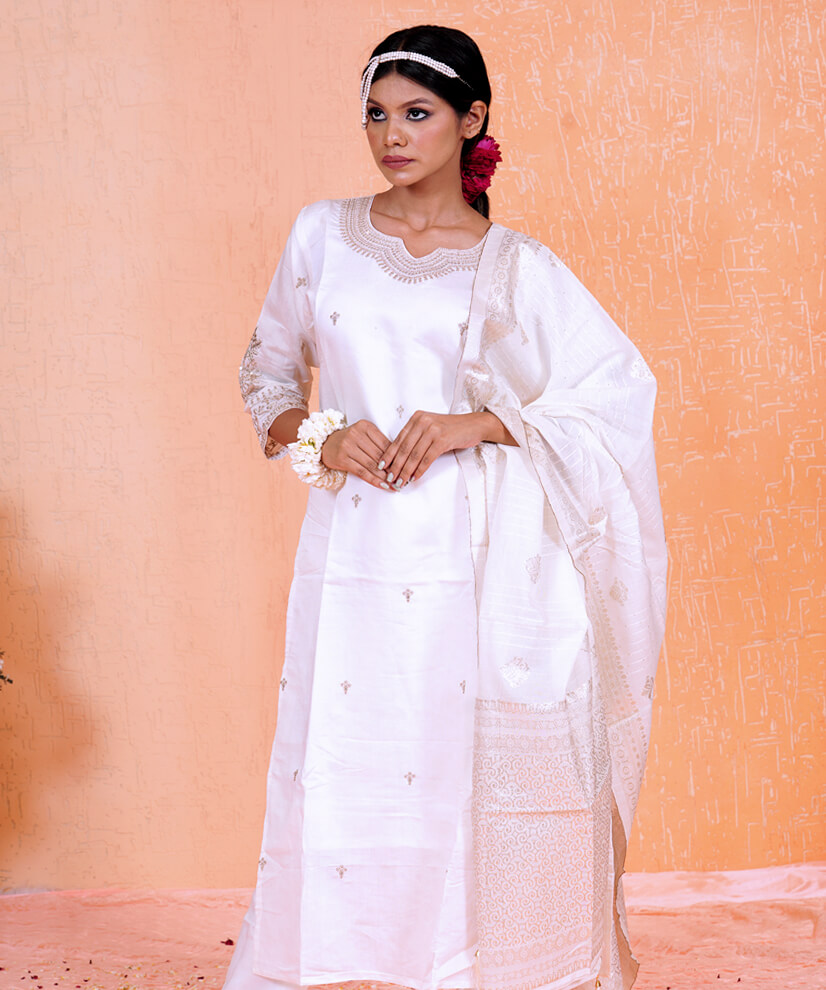 Ivory Viscose Silk Kurta Set with Chanderi Zari Dupatta - Image 4